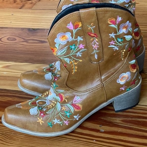 Ladies boots - Picture 4 of 11